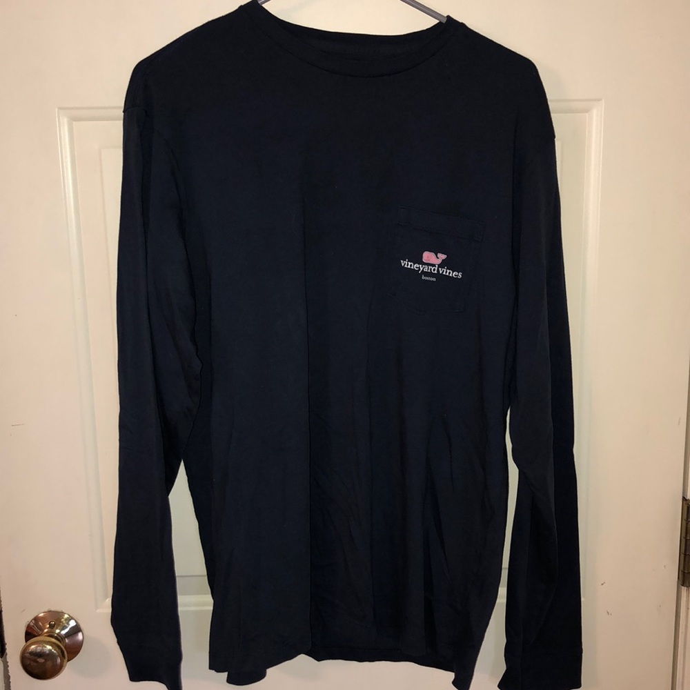 Long sleeved vineyard vines tshirt